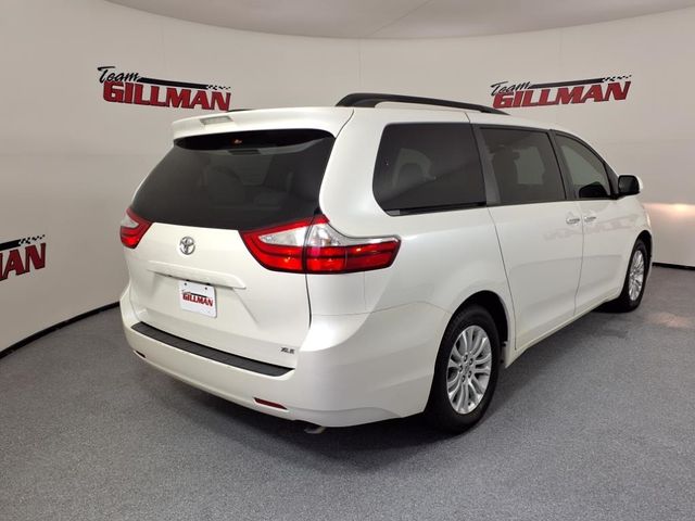 2016 Toyota Sienna XLE