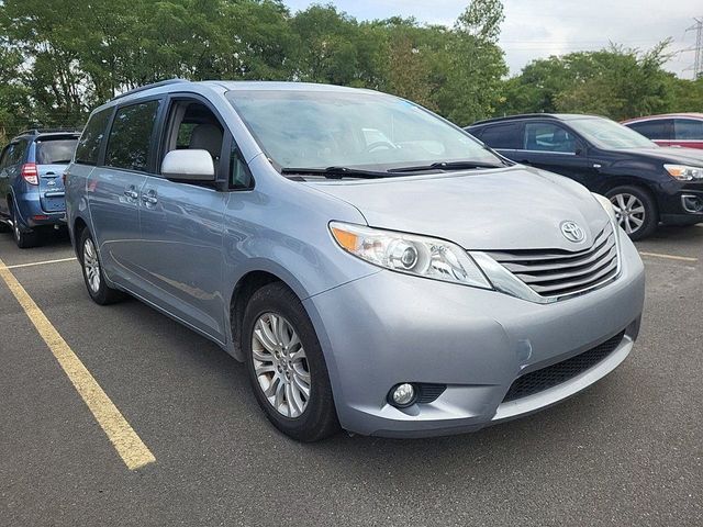 2016 Toyota Sienna XLE