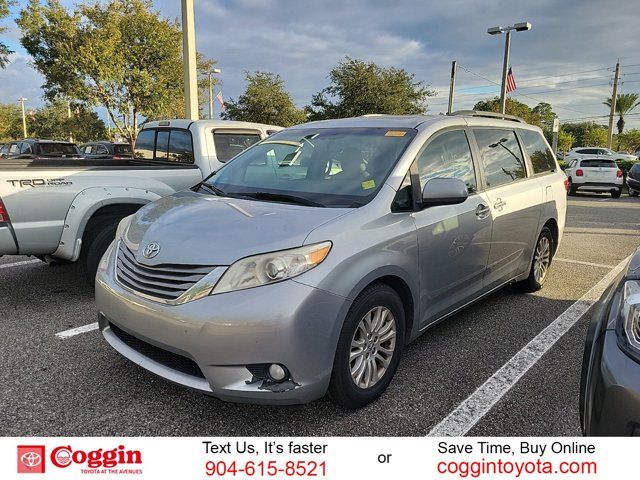 2016 Toyota Sienna XLE