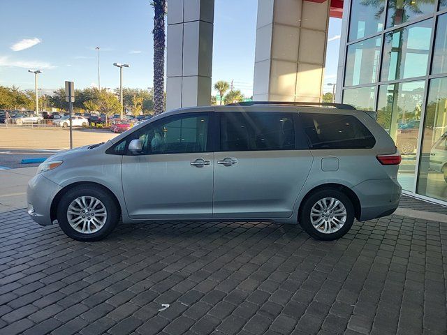 2016 Toyota Sienna XLE