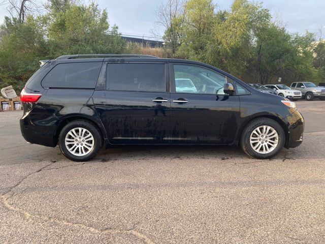 2016 Toyota Sienna 