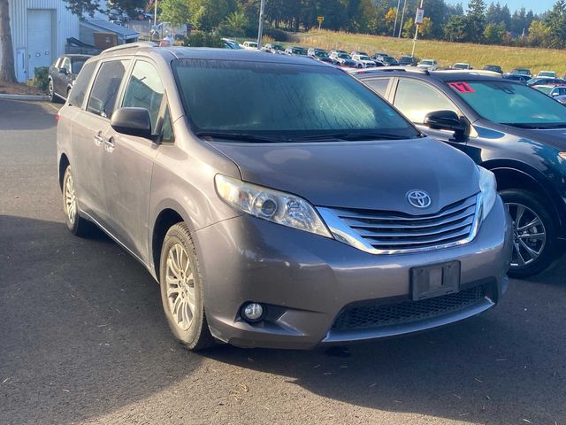 2016 Toyota Sienna XLE