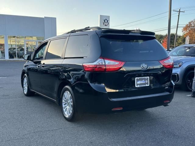 2016 Toyota Sienna XLE