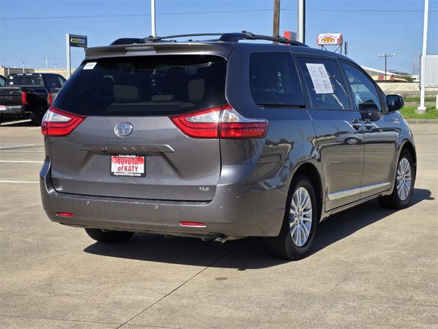 2016 Toyota Sienna XLE