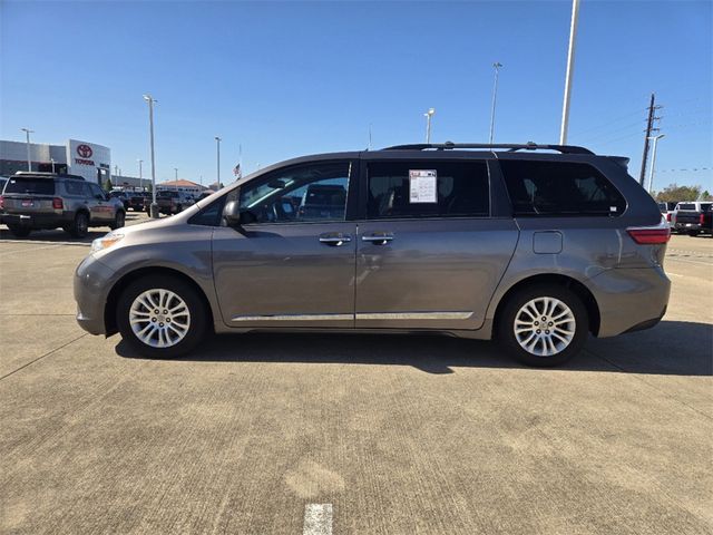 2016 Toyota Sienna XLE