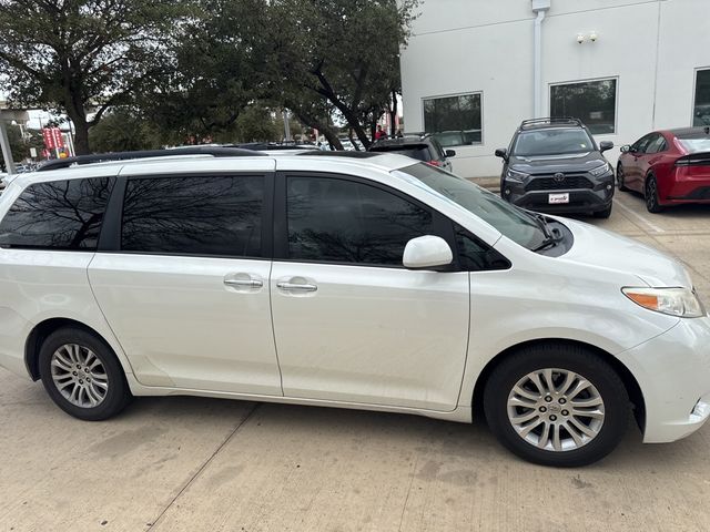 2016 Toyota Sienna XLE