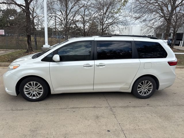 2016 Toyota Sienna XLE