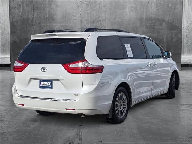 2016 Toyota Sienna XLE