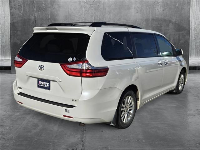 2016 Toyota Sienna XLE