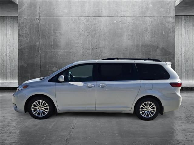 2016 Toyota Sienna XLE