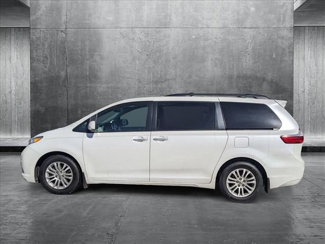 2016 Toyota Sienna XLE