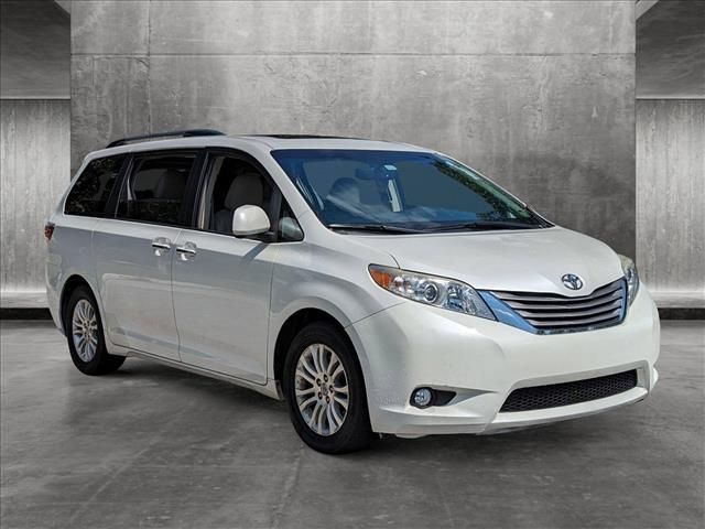 2016 Toyota Sienna XLE