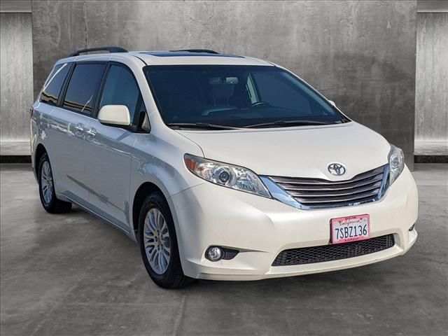 2016 Toyota Sienna XLE