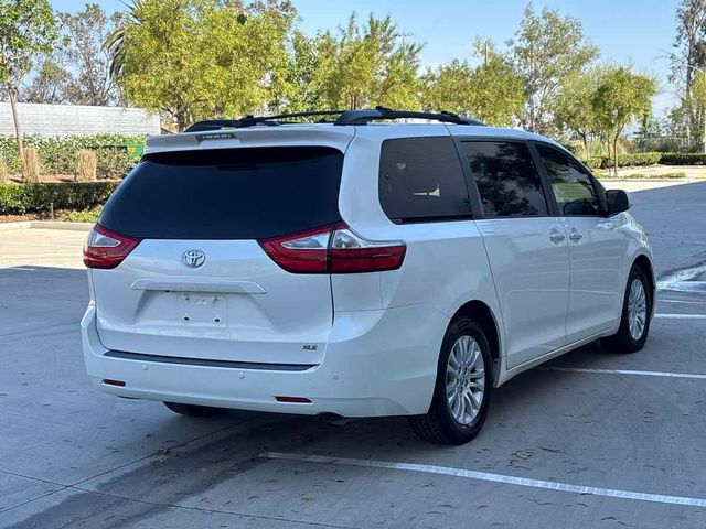 2016 Toyota Sienna XLE