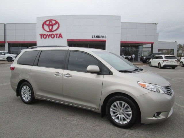 2016 Toyota Sienna XLE Auto Access Seat