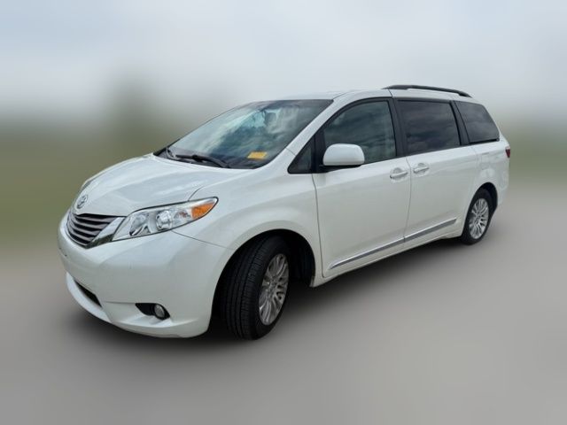 2016 Toyota Sienna XLE Auto Access Seat