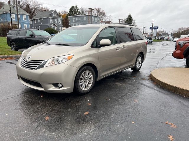 2016 Toyota Sienna XLE