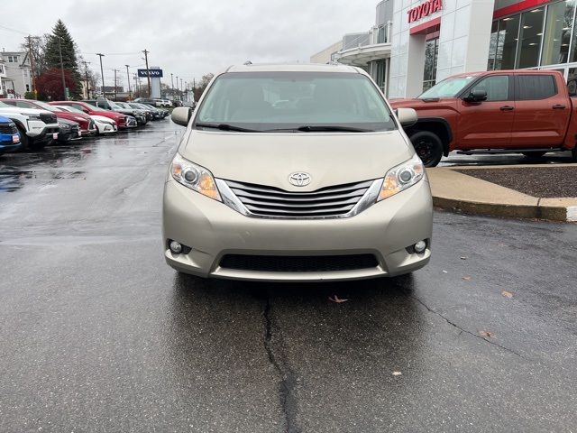 2016 Toyota Sienna XLE