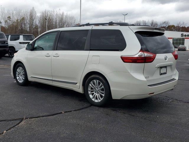 2016 Toyota Sienna XLE