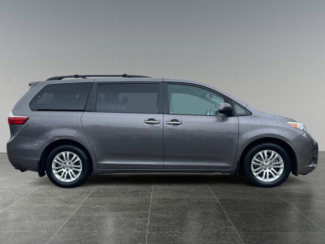 2016 Toyota Sienna XLE