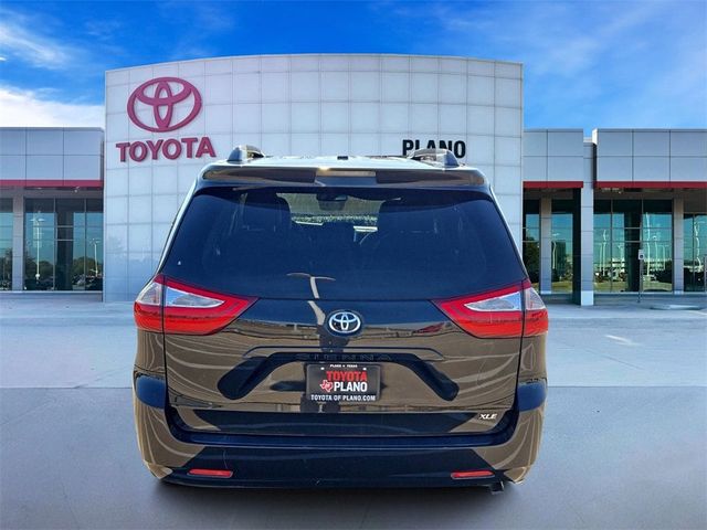 2016 Toyota Sienna XLE