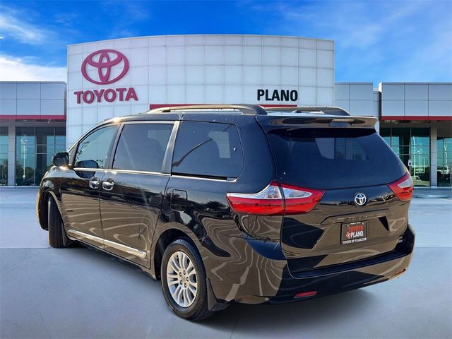 2016 Toyota Sienna XLE