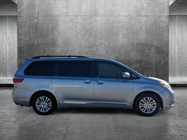 2016 Toyota Sienna XLE Premium