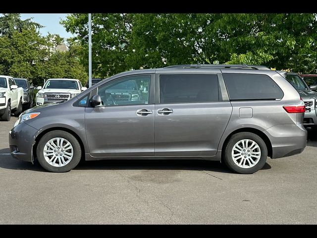 2016 Toyota Sienna XLE