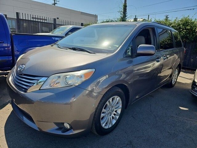 2016 Toyota Sienna XLE