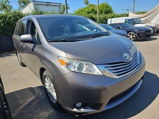 2016 Toyota Sienna XLE