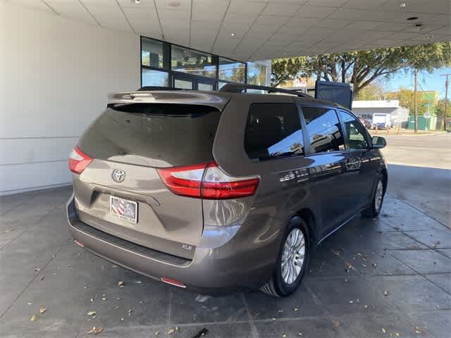 2016 Toyota Sienna XLE