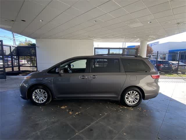 2016 Toyota Sienna XLE