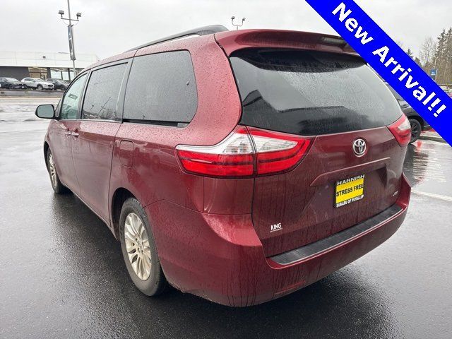 2016 Toyota Sienna XLE