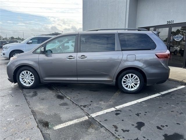 2016 Toyota Sienna XLE