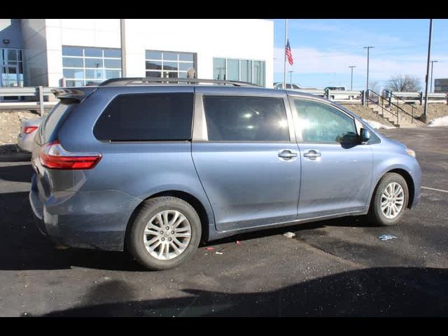 2016 Toyota Sienna XLE