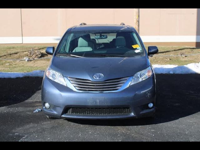 2016 Toyota Sienna XLE