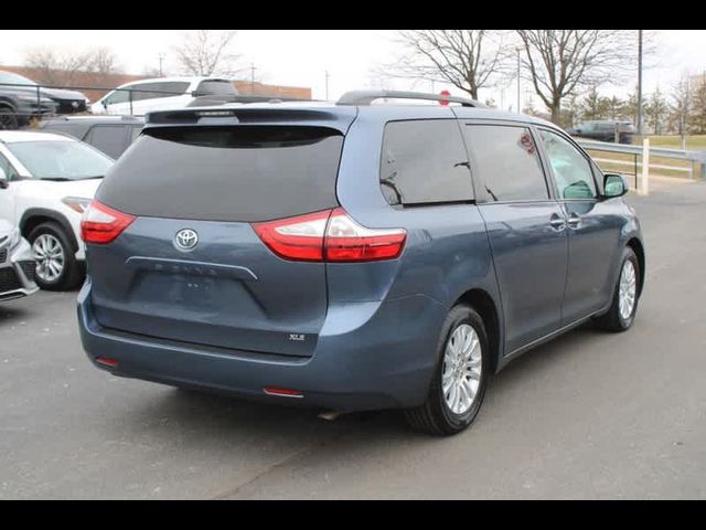 2016 Toyota Sienna XLE