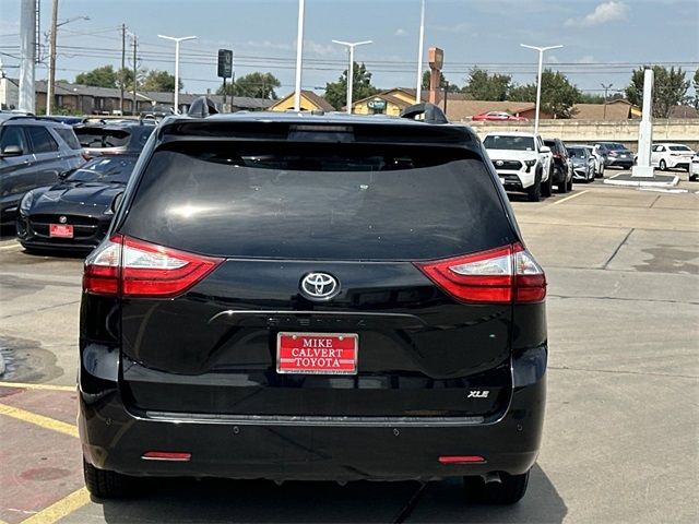 2016 Toyota Sienna XLE