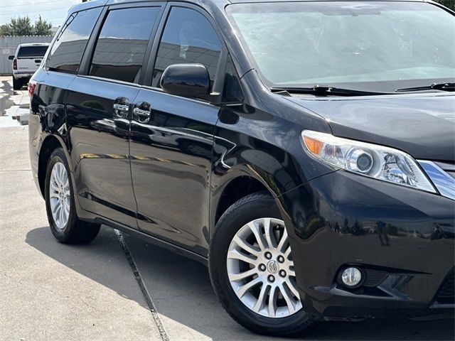 2016 Toyota Sienna XLE