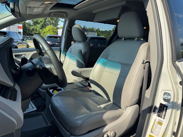 2016 Toyota Sienna XLE Auto Access Seat