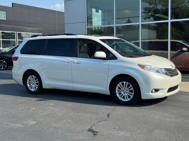 2016 Toyota Sienna XLE Auto Access Seat