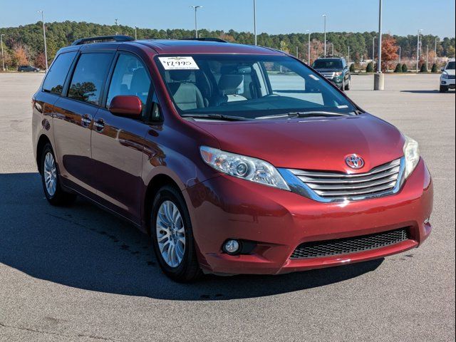 2016 Toyota Sienna XLE