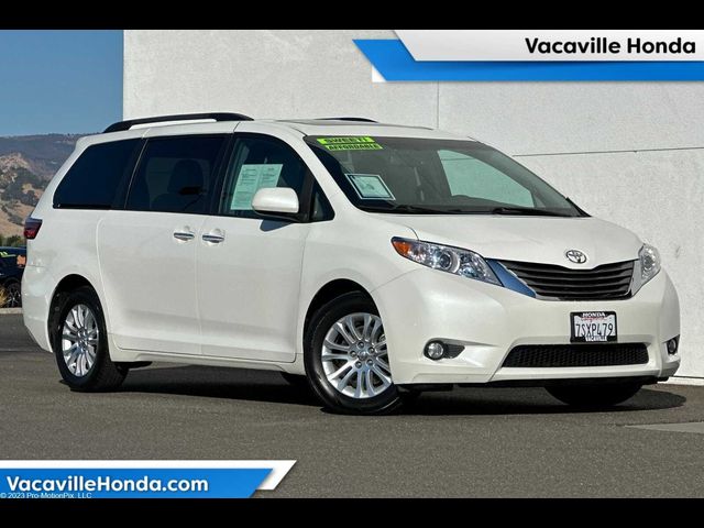 2016 Toyota Sienna XLE Auto Access Seat