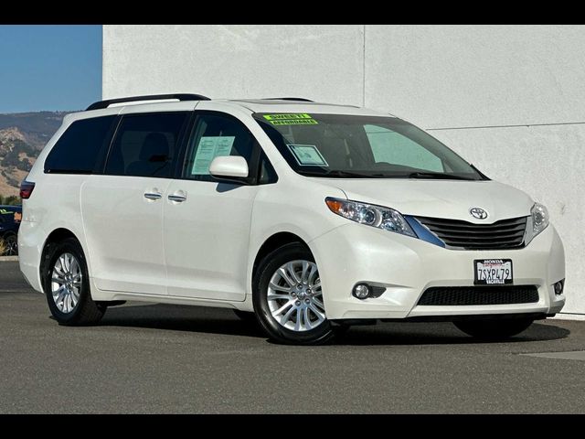 2016 Toyota Sienna XLE Auto Access Seat