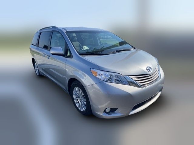 2016 Toyota Sienna XLE Auto Access Seat