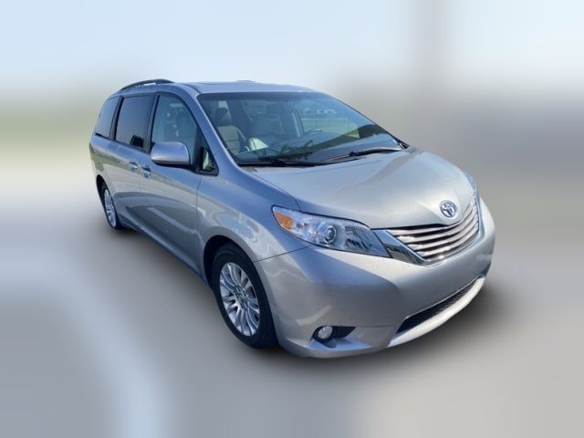 2016 Toyota Sienna XLE Auto Access Seat