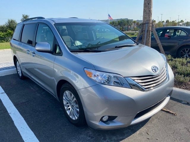 2016 Toyota Sienna XLE Auto Access Seat