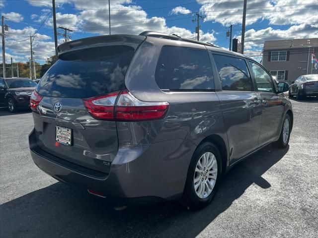 2016 Toyota Sienna XLE