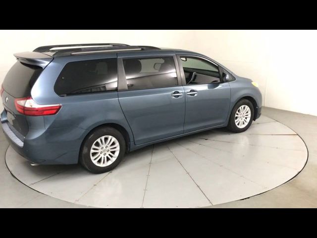 2016 Toyota Sienna XLE