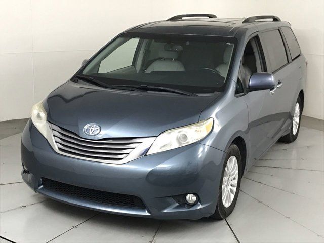 2016 Toyota Sienna XLE